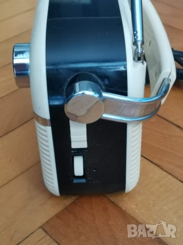 Немско ретро FM/Bluetooth радио, снимка 7 - Радиокасетофони, транзистори - 50602580