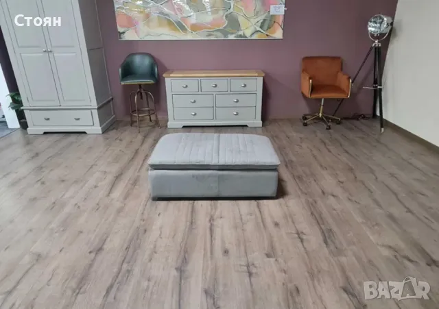 Голяма сива табуретка от плат с функция ракла