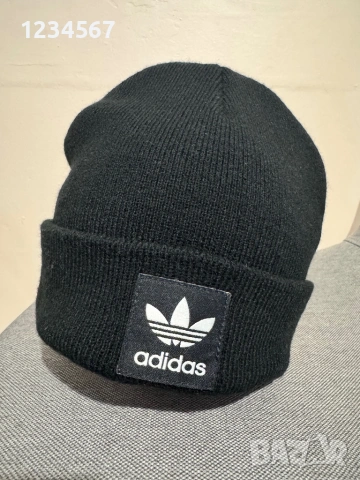 Зимна шапка Adidas.