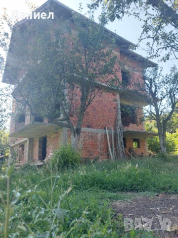 Продавам самостоятелна къща на 2 етажа с таванско и сутерен, снимка 5 - Къщи - 41510689