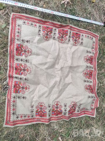 Продавам малки покривки с шевица ,бродерия