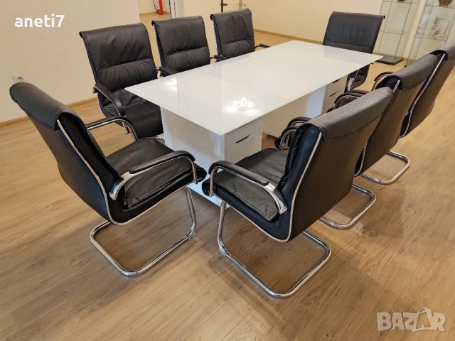 10 бр.посетителски офис столове от естествена кожа. Отлично състояние