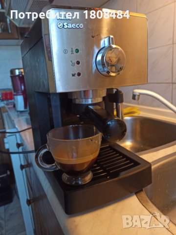 Кафемашина Саеко Поемия с ръкохватка с крема диск, работи перфектно и прави страхотно кафе 