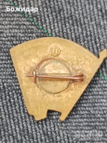 Емайлова Значка. На съветските комсомолци.60те.г.СССР, снимка 2 - Антикварни и старинни предмети - 48426202