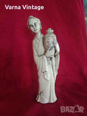 Пластмасова фигура Японска жена.