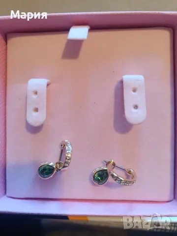 Обици от колекция Swarovski. Модел, направен от различни материали