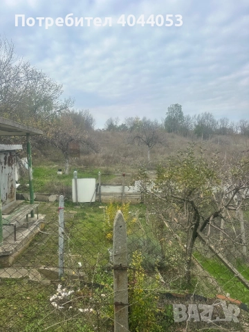 Продава се вила с двор 1.5декара с ток и вода местото е заградено с циментови колове и бодлива тел, снимка 6 - Земеделска земя - 52296868