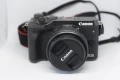 Фотоапарат Canon EOS M6 + Обектив EF-M 15- 45 мм , снимка 1