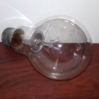 Българска крушка 200W, лампа с нажежаема жичка, снимка 1 - Крушки - 44829734