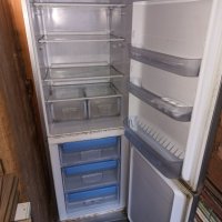 Продавам хладилник с фризер Indesit, снимка 7 - Хладилници - 44041534