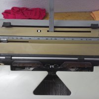Пишеща машина Optima M16., снимка 2 - Антикварни и старинни предмети - 41591953