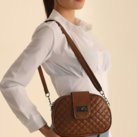 Елегантна дамска ежедневна чанта с три прегради 20х15х8 см., снимка 1 - Чанти - 44760200