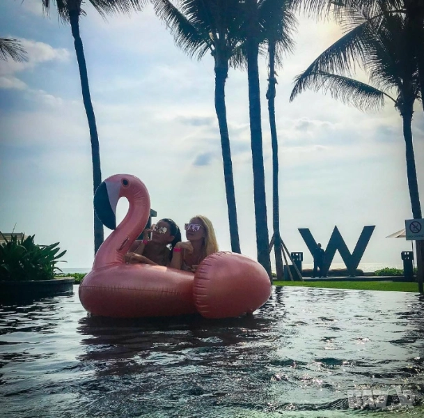 Плувайте с комфорт и стил с нашите надуваеми шезлонги-Фламинго, Еднорог или Лебед, снимка 1