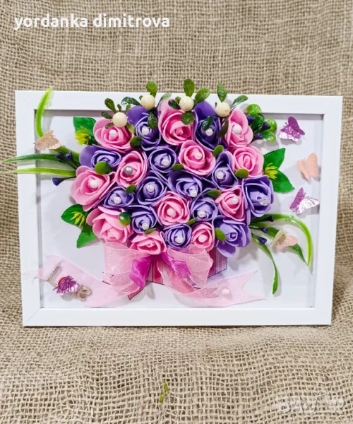 Рамка с изкуствени цветя. , снимка 1