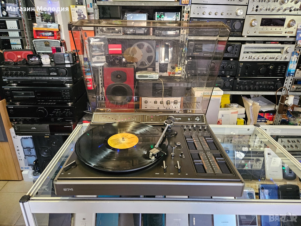 Грамофон Philips 574 Type - 22 AF 574/00 В отлично техническо и визуално състояние. Има вграден усил, снимка 1