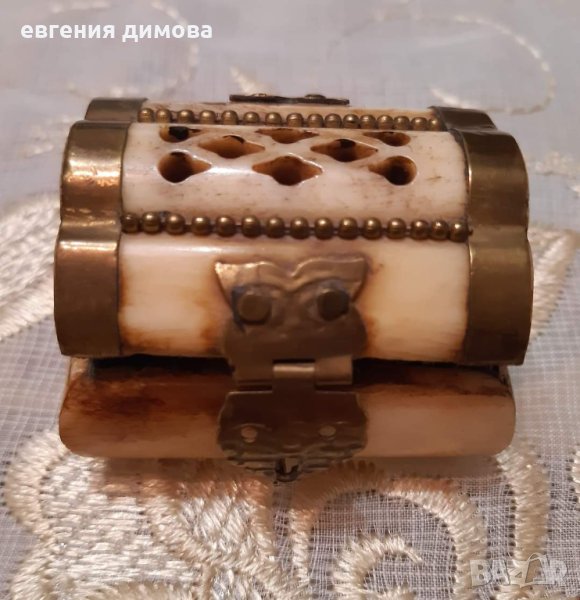 Кутийка от камилска кост , снимка 1