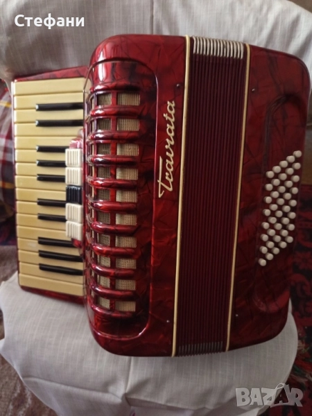 Акордеон traviata - 40 баса, снимка 1