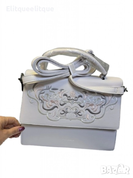 Стилна дамска чанта с капак и флорална бродерия, снимка 1