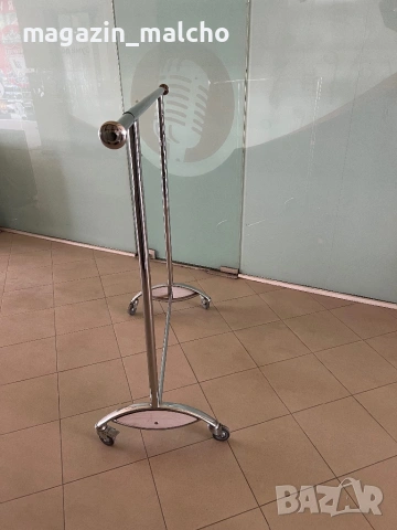 Метална закачалка за дрехи