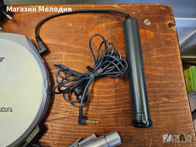 Дискмен SONY D-EJ925 Walkman Portable CD Player Xtra Lightweight Skip G-protection В отлично техниче, снимка 5 - Други - 52639867