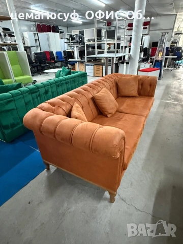 Класически диван Chesterfield кафяв набукова кожа внос от Германия, снимка 5 - Дивани и мека мебел - 53433902