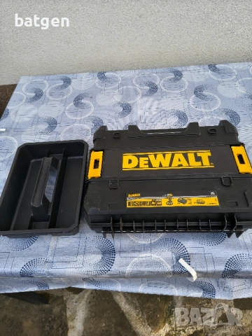 Куфар Dewalt, снимка 2 - Други инструменти - 52436030