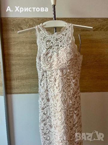 Елегантна бяла дантелена рокля