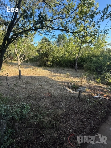 Продавам парцел с постройка 