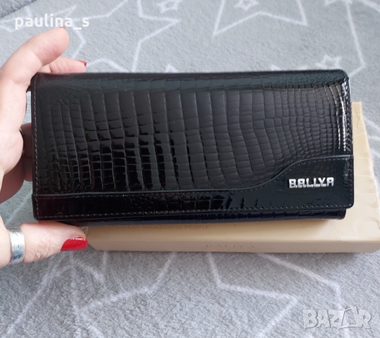 Естествена кожа / Луксозен и ергономичен дамски портфейл от естествен лак в кроко принт / черен 