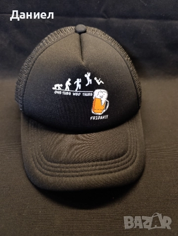 Интересна шапка с козирка