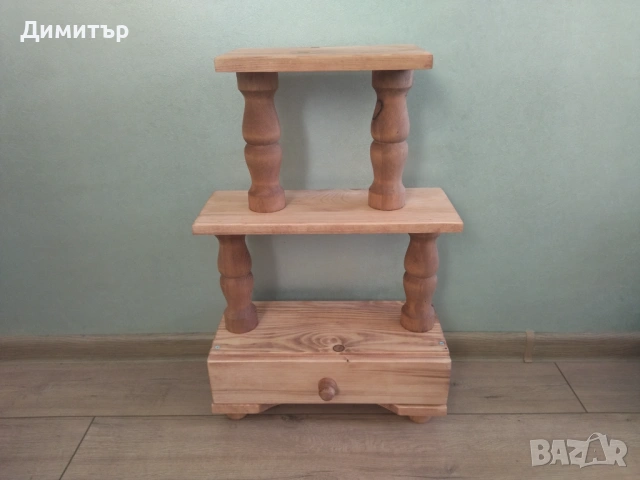 Дървена етажерка със струговани орнаменти !!!