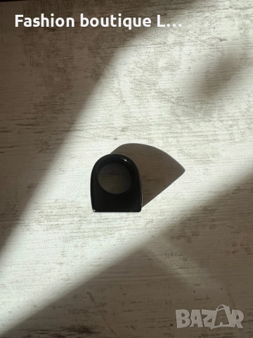 Черен пластмасов квадратен дамски пръстен 🖤, снимка 2 - Пръстени - 52247711