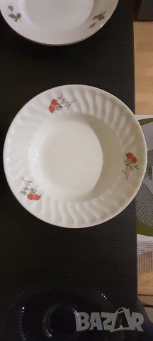 Чинии, чаши порцеланови и стъклени, някои със златен кант, прибори, ножове, снимка 6 - Съдове за готвене - 52664563