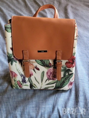 Дамски чанти и ранички