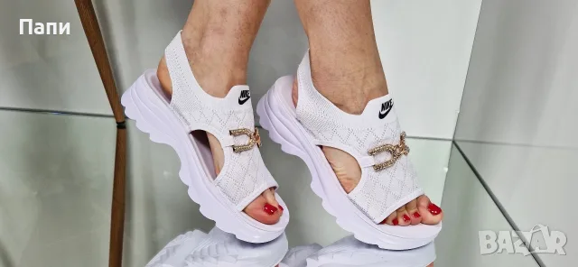Дамски ластични сандали Nike в бяло, снимка 2 - Сандали - 56171449