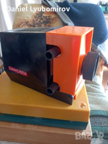  Ретро диапроектор Jota Slide, произведен от полската компания Prexer. 