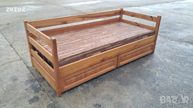 Легло с чекмеджета масив