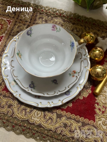 Felda Rhon 1933-1949 Троен сет за чай  Бял порцелан, нежни цветни букети, златен кант и златна ръчно
