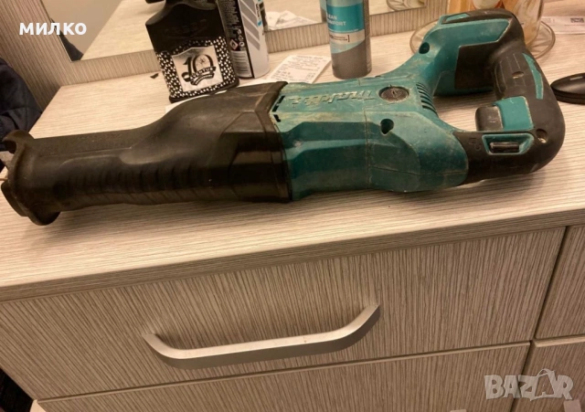 Саблен трион Makita DJR186