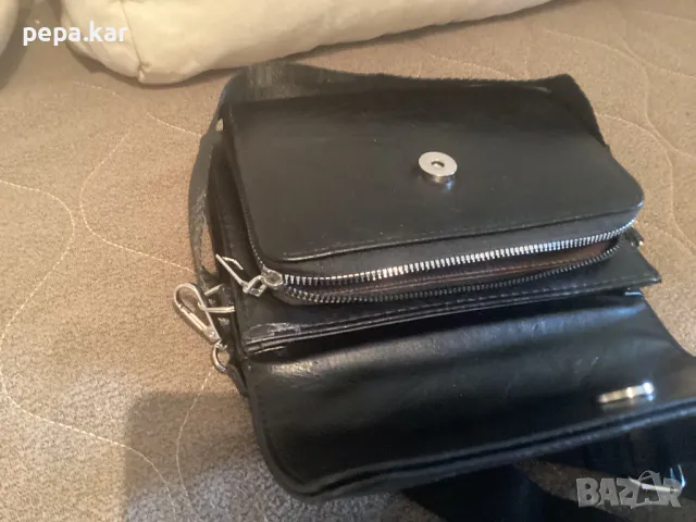 НОВА Черна дамска чанта за през рамо, снимка 2 - Чанти - 49809108