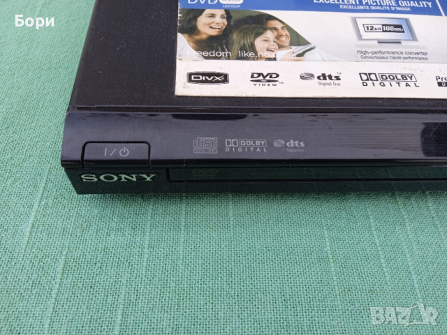 SONY DVP SR 100 с дистанционно, снимка 2 - Плейъри, домашно кино, прожектори - 36290555