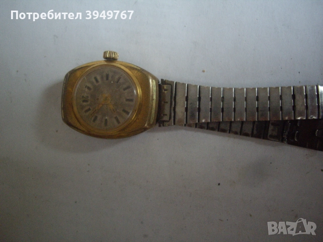 Стар дамски  позлатен часовник.