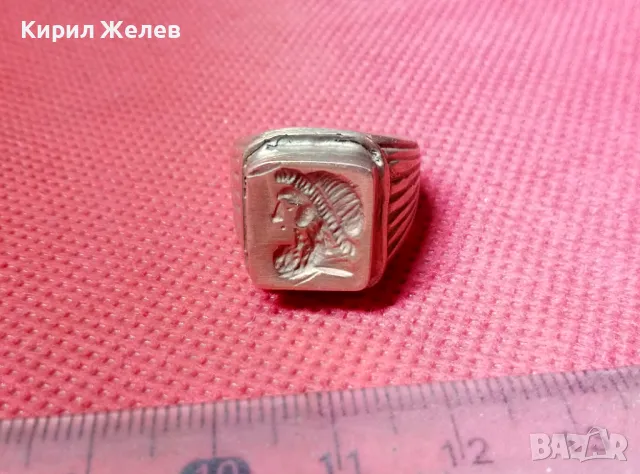 ПОЗЛАТЕН БРОНЗОВ ПРЪСТЕН РЕПЛИКА КОПИЕна АНТИЧЕН с РЕЛЕФНО ИЗОБРАЖЕНИЕ Тип ГЕМА на РИМСКИ ВОИН 44127
