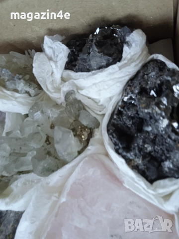 Sale, Кутия с минерали от България,естествени кристали и камъни, за колекционери геолози любители, , снимка 3 - Колекции - 51854602