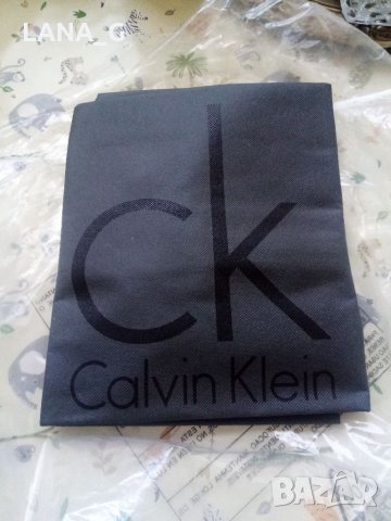 Calvin Klein дамска чанта , снимка 5 - Чанти - 40109891