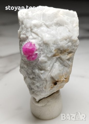 Естествен Рубин кристал в мраморна матрица с необичайна форма! 306кт.! , снимка 11 - Арт сувенири - 44297907