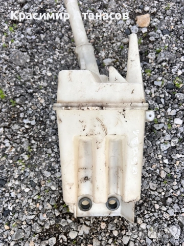 Казанче течност чистачки за Тойота Корола версо. 2004-2008г, снимка 4 - Аксесоари и консумативи - 52392806