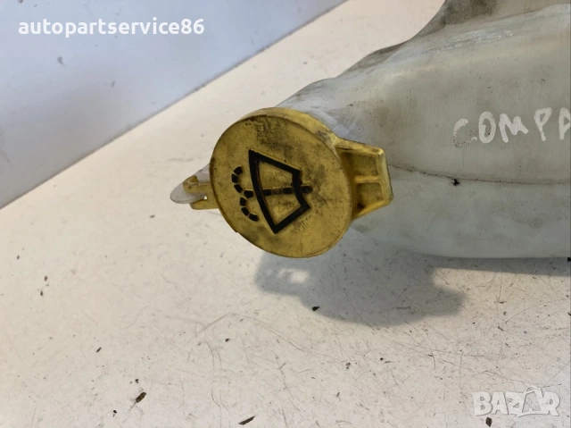 Резервоар за чистачки за предно стъкло за Jeep Compass 2.0 CRD (2009) 05303789AF, снимка 2 - Части - 53385145