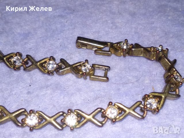 AVON СТАРА МАРКОВА ПОСРЕБРЕНА МОДНА МЕСИНГОВА АРТ ГРИВНА с ИСКРЯЩИ ФАСЕТИРАНИ КРИСТАЛИ 37059, снимка 7 - Гривни - 41389421