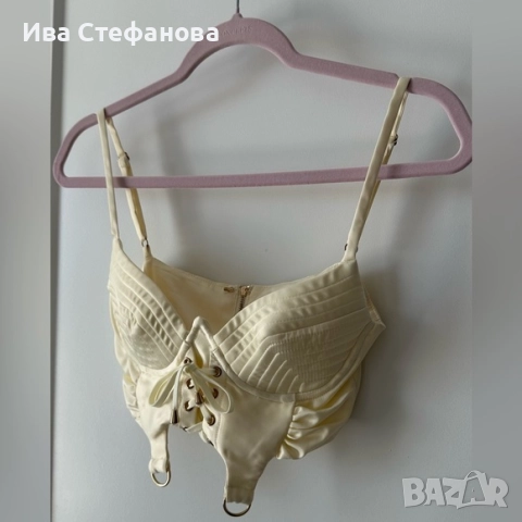 Нов бял елегантен сатенен сатен сет костюм комплект от две части пола и топ Oh Polly , снимка 11 - Костюми - 50121688